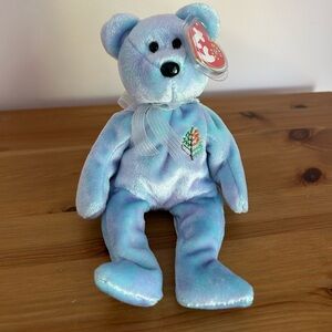 Ty Beanie Baby "Issy," the Bear